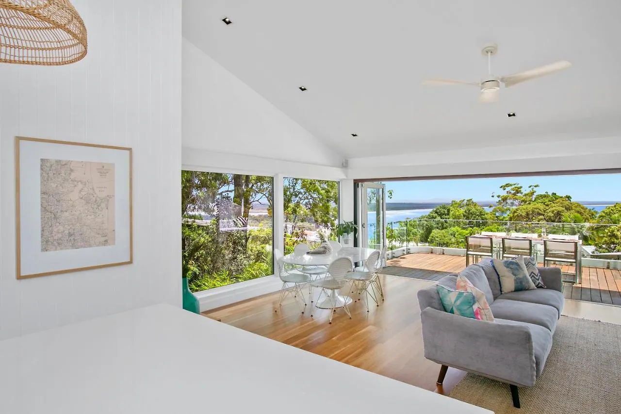Luxury On The Hill, Noosa Heads Apartment Australia