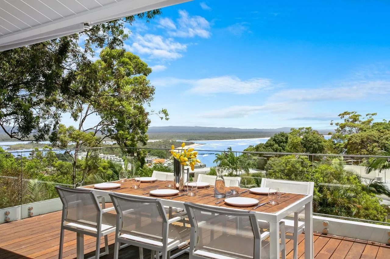 Luxury On The Hill, Noosa Heads Apartment